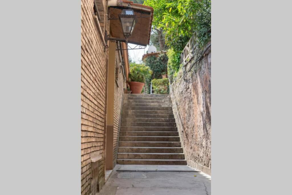 Elegante open space con vasca idromassaggio a Trastevere Exterior foto
