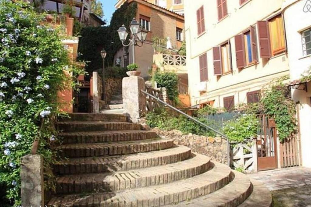 Elegante open space con vasca idromassaggio a Trastevere Exterior foto