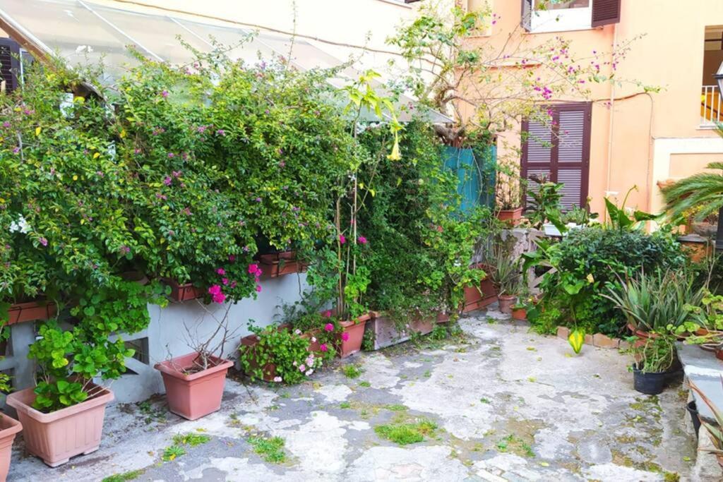 Elegante open space con vasca idromassaggio a Trastevere Exterior foto